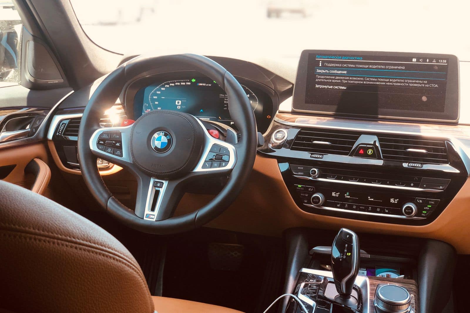 Интериор на BMW с амбиентно осветление - кодиране и ретрофит на екстри на адрес